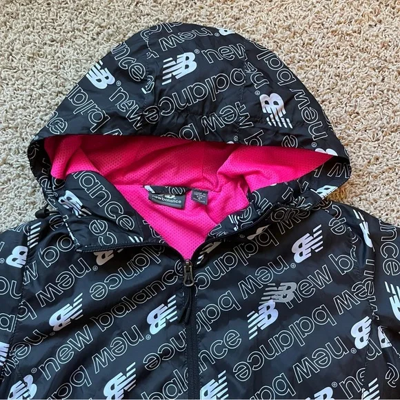 New Balance Women’s Logo Zip Up Windbreaker Jacket - Picture 3 of 6